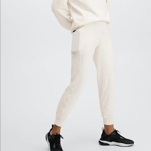 Fabletics - On-The-Go Cold Weather Jogger - XXL (14-16) - Oats